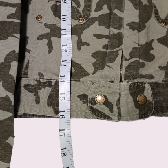 MISS LILI Cropped Zip-up Green Camo Jacket - Picture 6 of 12